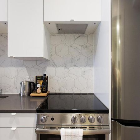 Romantic Studio In The Heart Of Little Italy By Den Stays Montréal Esterno foto