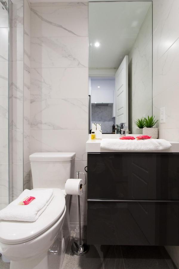 Romantic Studio In The Heart Of Little Italy By Den Stays Montréal Esterno foto