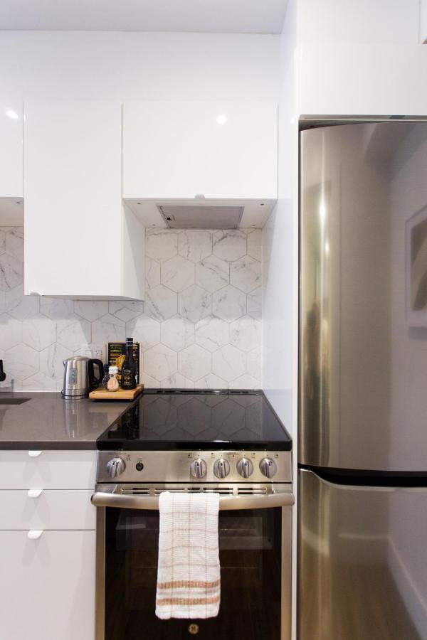 Romantic Studio In The Heart Of Little Italy By Den Stays Montréal Esterno foto