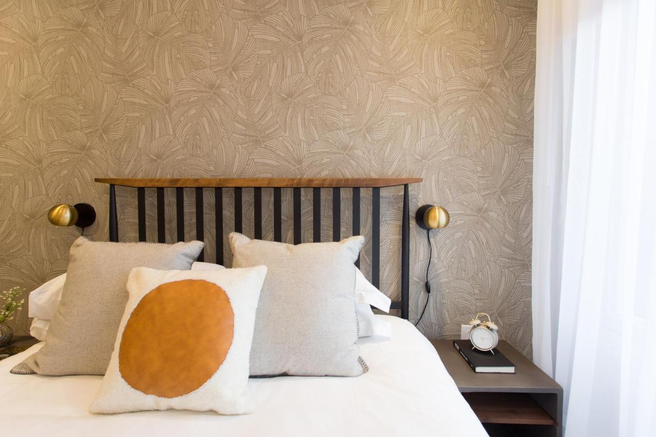 Romantic Studio In The Heart Of Little Italy By Den Stays Montréal Esterno foto