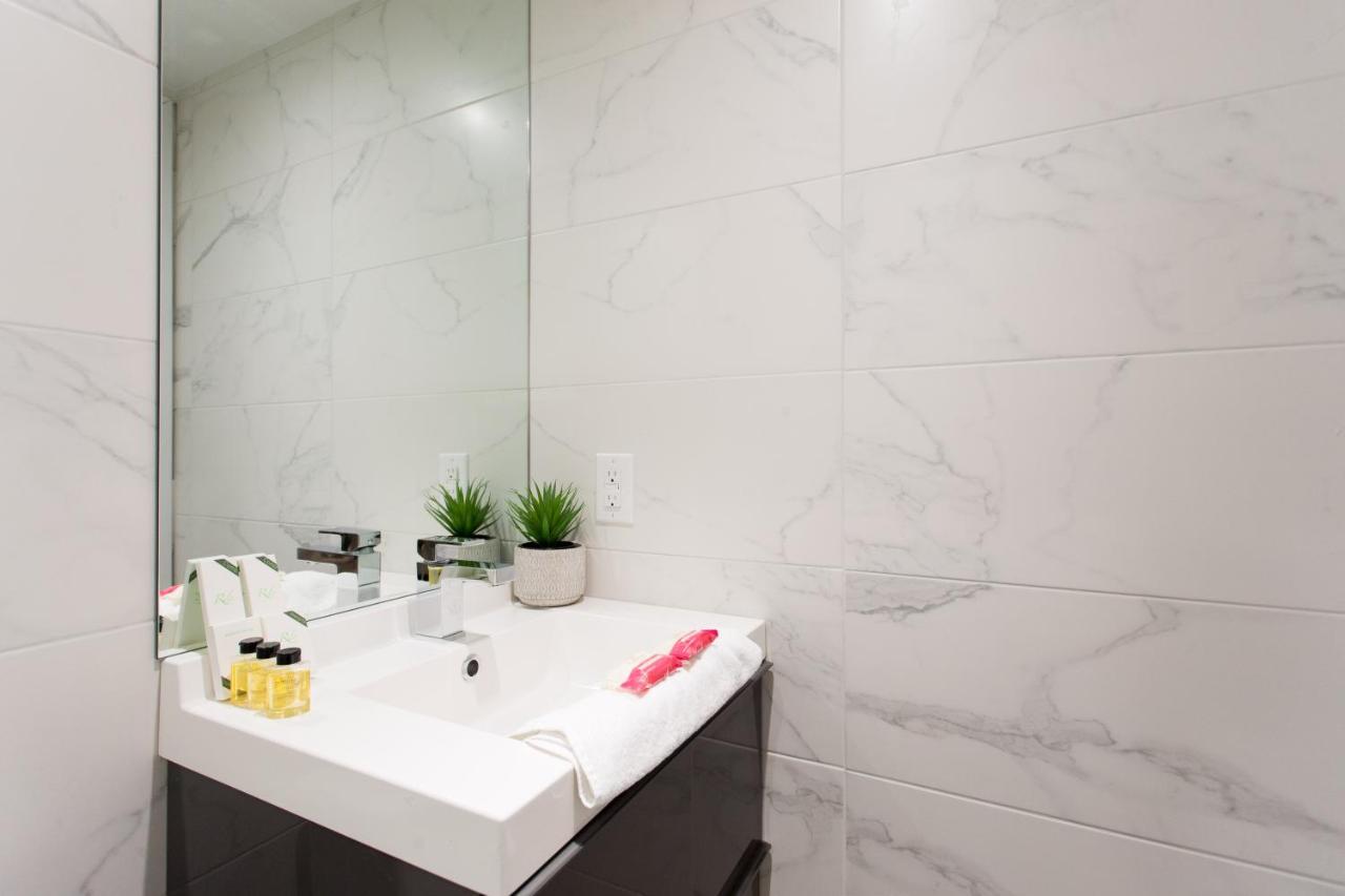 Romantic Studio In The Heart Of Little Italy By Den Stays Montréal Esterno foto