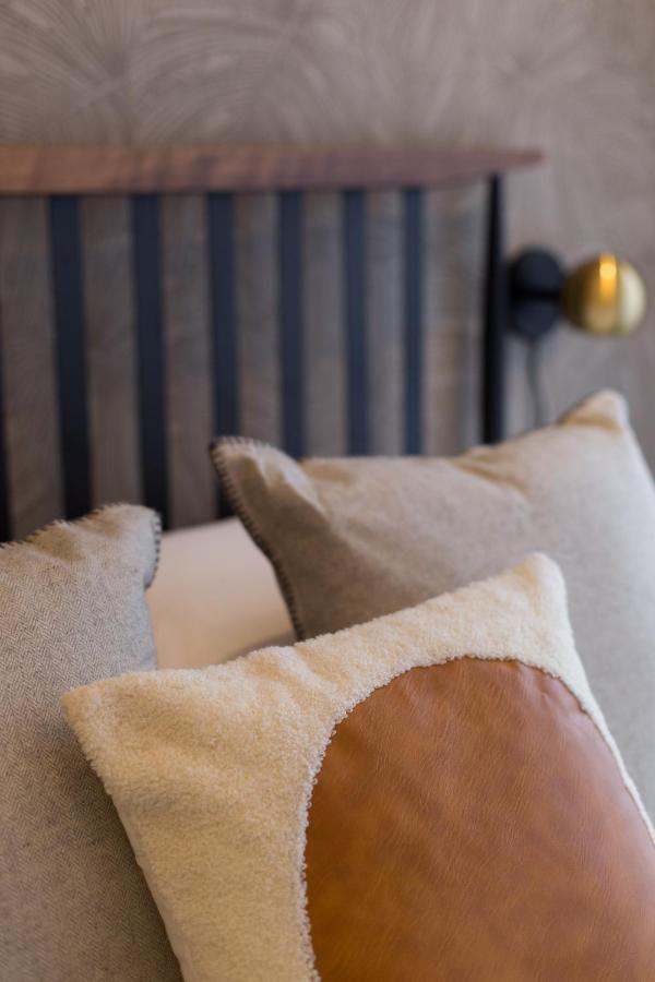 Romantic Studio In The Heart Of Little Italy By Den Stays Montréal Esterno foto
